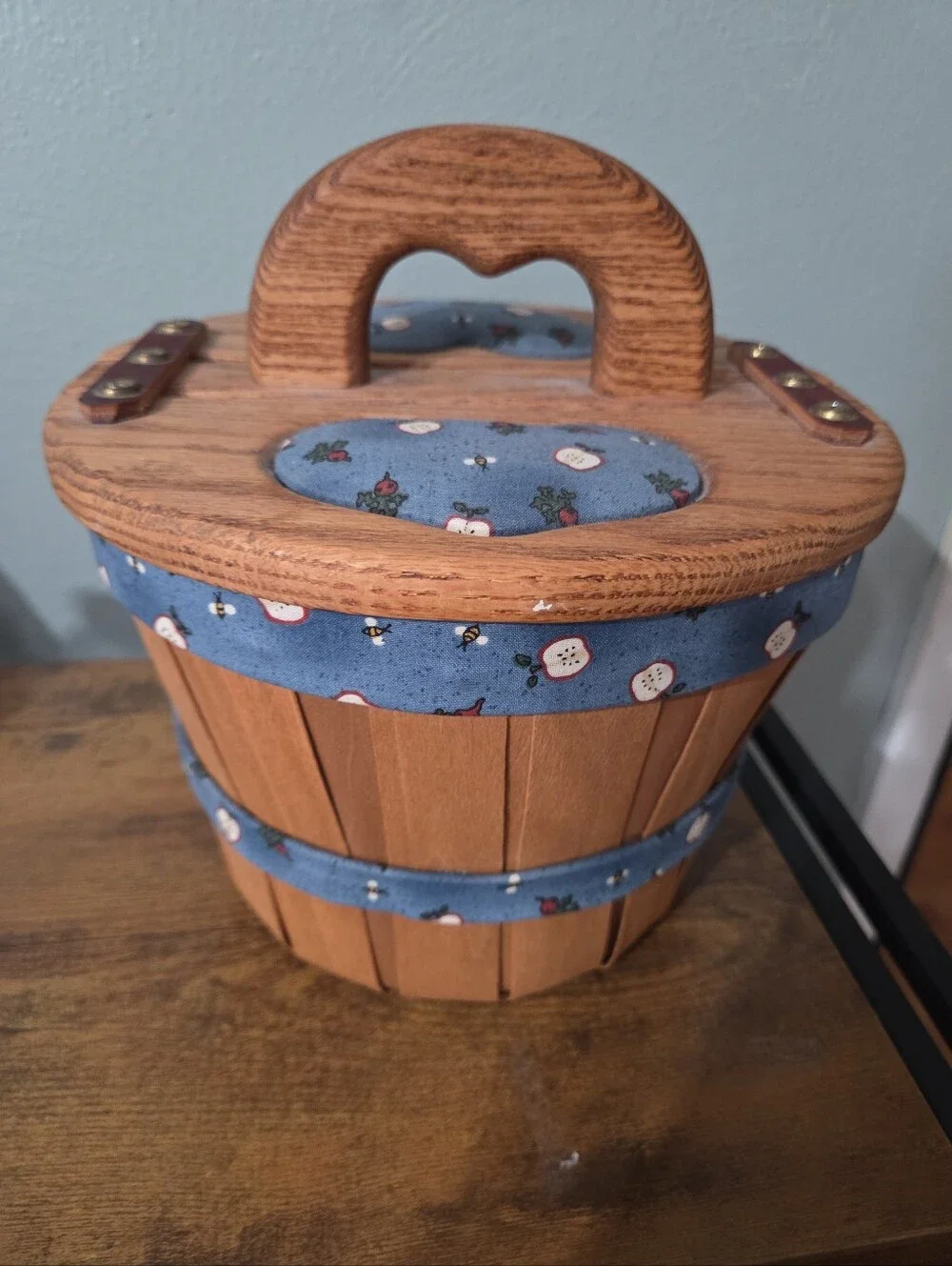 Vintage 1999 Signed Wooden Bushel Sewing Basket Split Lid Farmhouse Apple Bee.